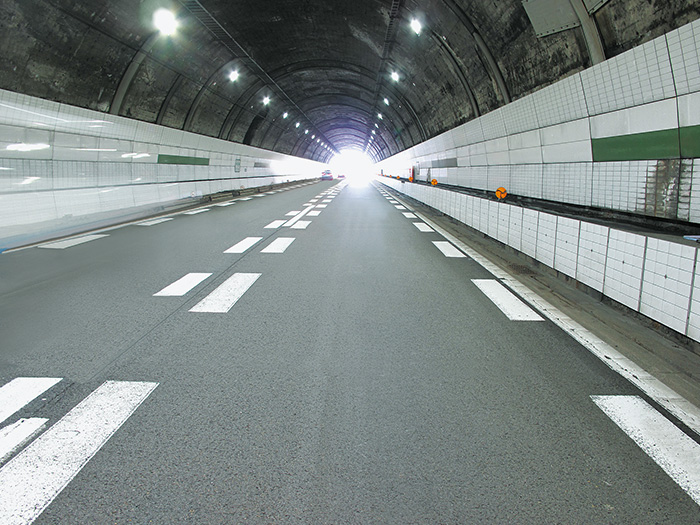 トンネル照明リユースによるLED化